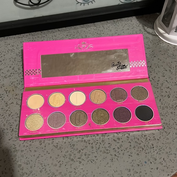 Paris Hilton Girl Boss - Picture 2 of 4